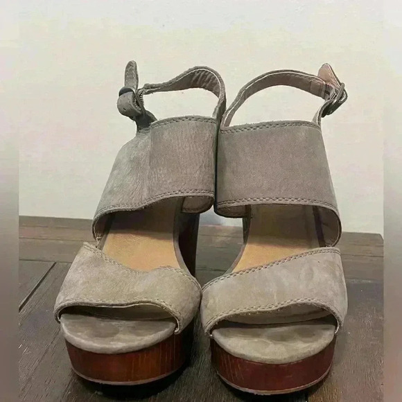 Lucky Brand Wedge Sandals Lattela Grey Suede Womens size 8 - Picture 2 of 9